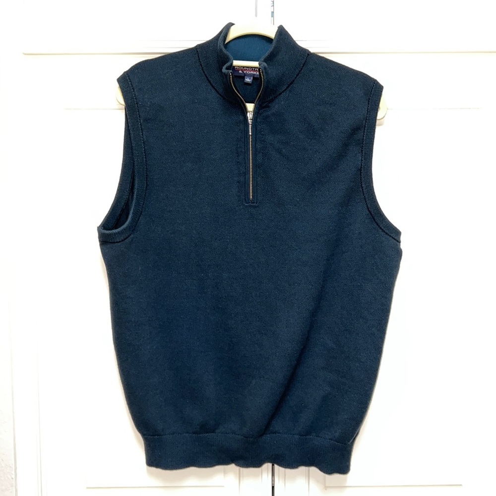 Roundtree & Yorke Large navy 1/2 zip vest